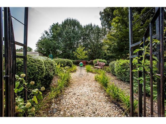 Matthews Manor Bed & Breakfast Buitenkant foto